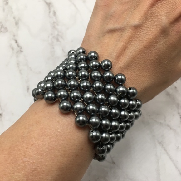 Jewelry - Gray dark silver pearl stretch wide bracelet